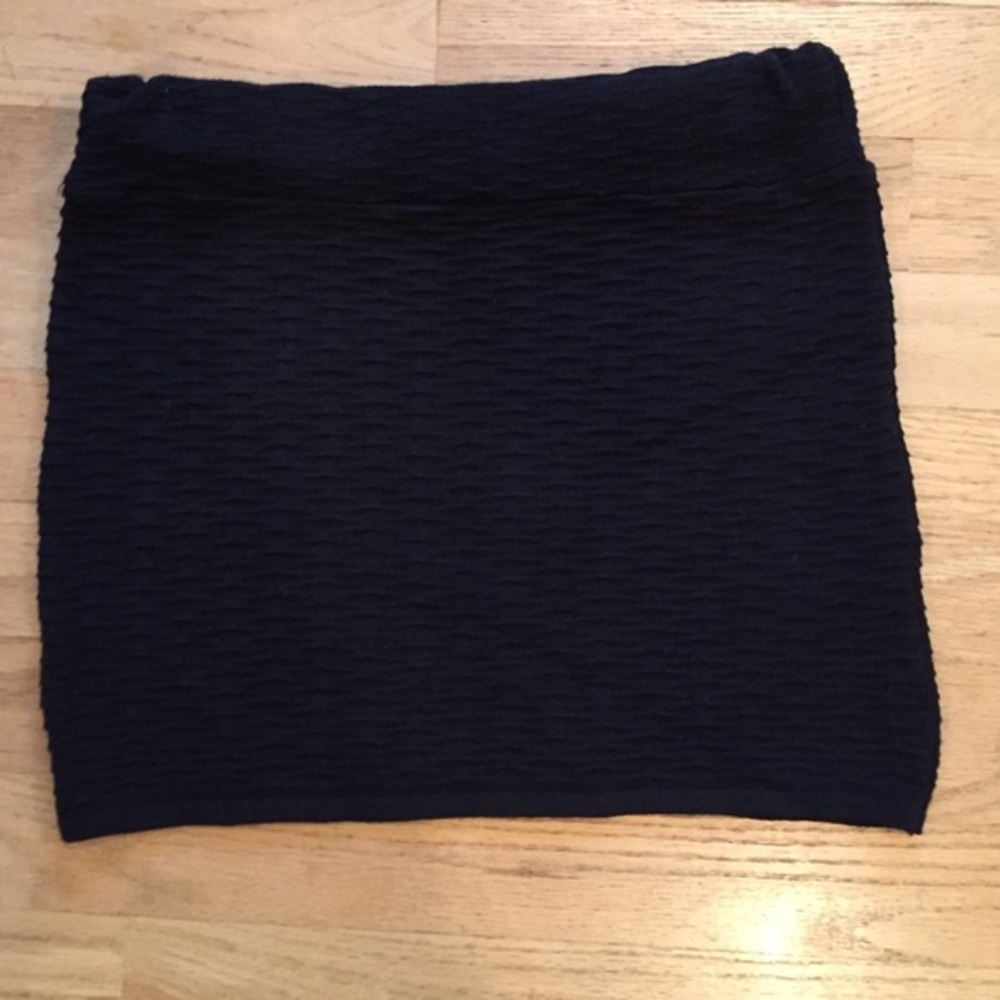 NWOT 344 Tight ruched high waisted black skirt - Picture 2 of 2